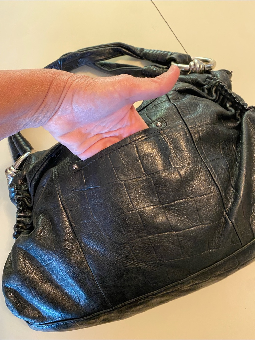 b. makowsky Black Leather Shoulder Bag with Leopard-Print Lining - Picture 4 of 15